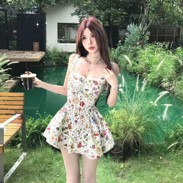Sweet and spicy floral pattern square-neck fitted-waist short skirt