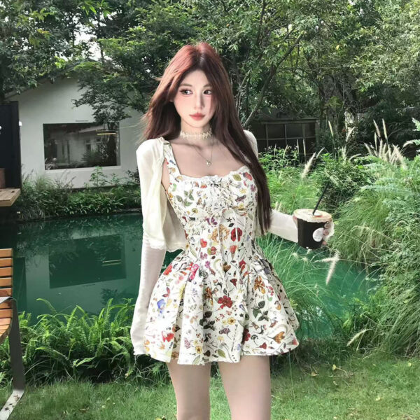 Sweet and spicy floral pattern square-neck fitted-waist short skirt