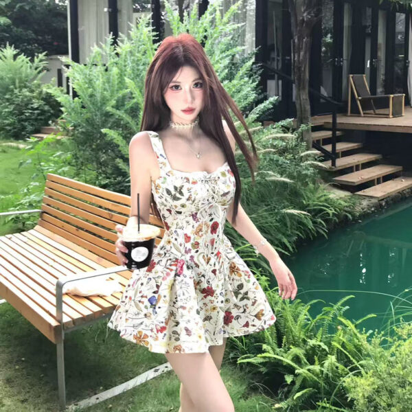 Sweet and spicy floral pattern square-neck fitted-waist short skirt