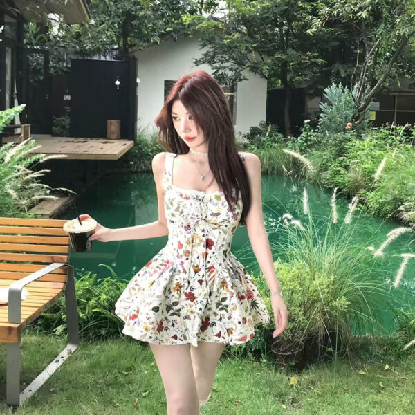 Sweet and spicy floral pattern square-neck fitted-waist short skirt