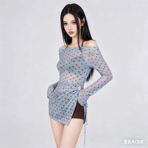 Slimming and gathering small breast split-style swimsuit